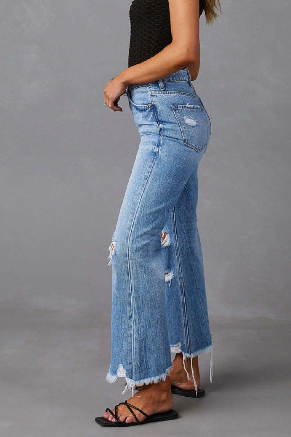 Distressed jeans with pockets